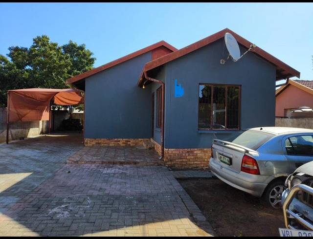 3 BEDROOM HOUSE FOR SALE IN TLHABANE WEST